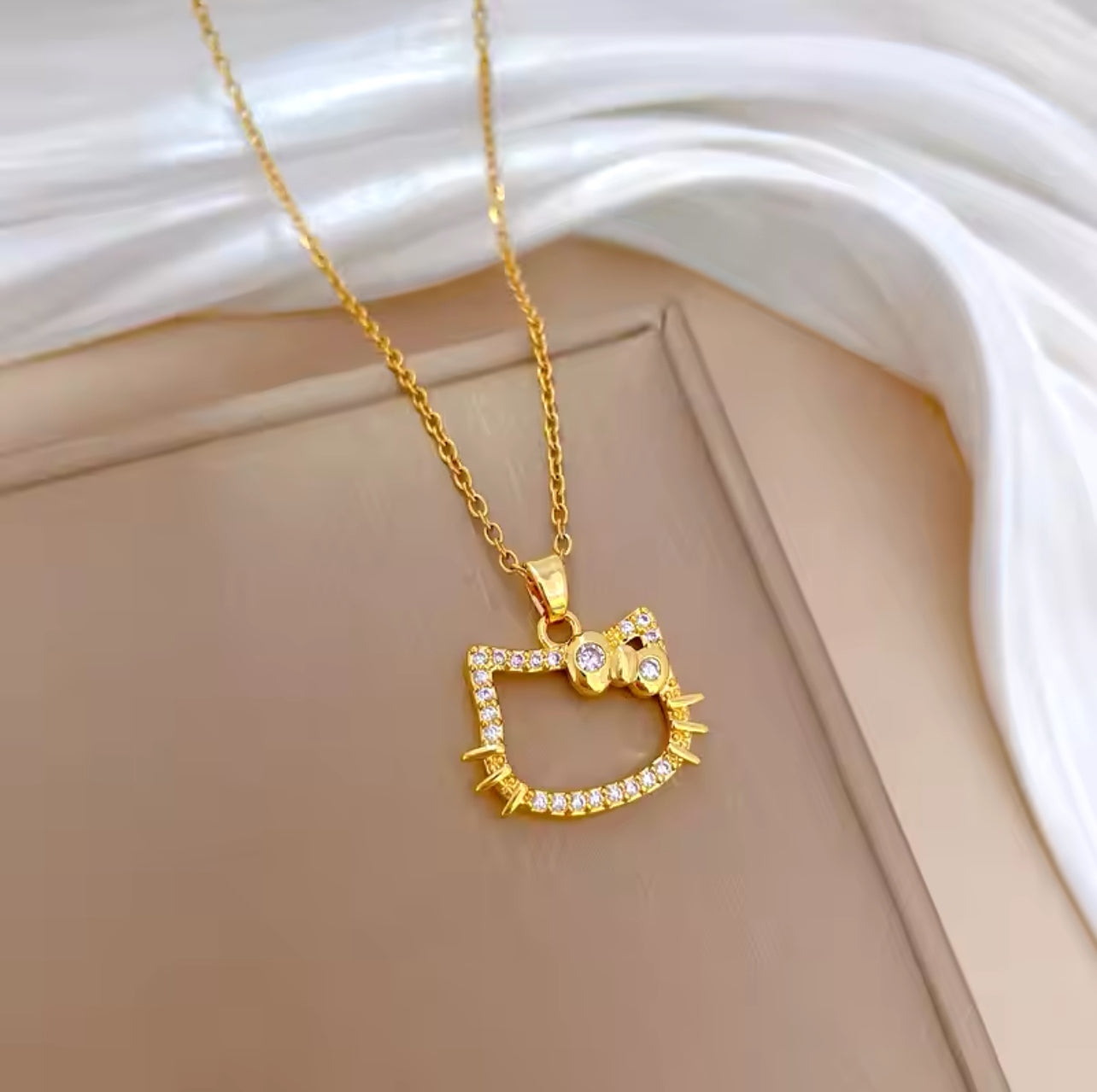 Kitty Kawaii Face Shape Diamanté Necklace (Silver & Gold)